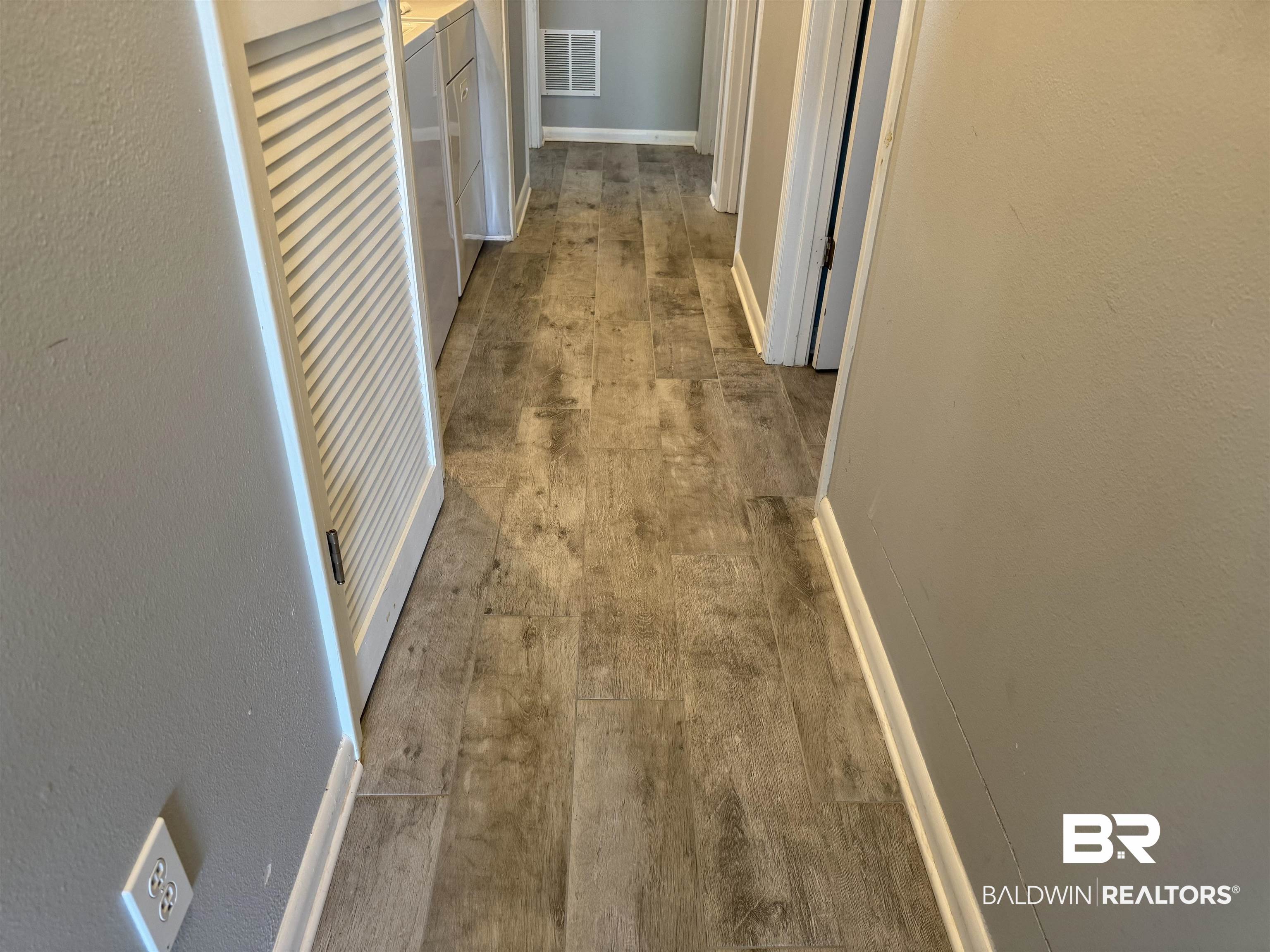 622 Boykin Court North Gulf Shores, AL 36542 - Photo 16 of 44 HALLWAY