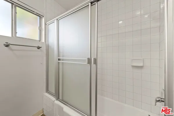 $3,450 | 15540 Moorpark Street, Unit 8, Encino, CA 91436