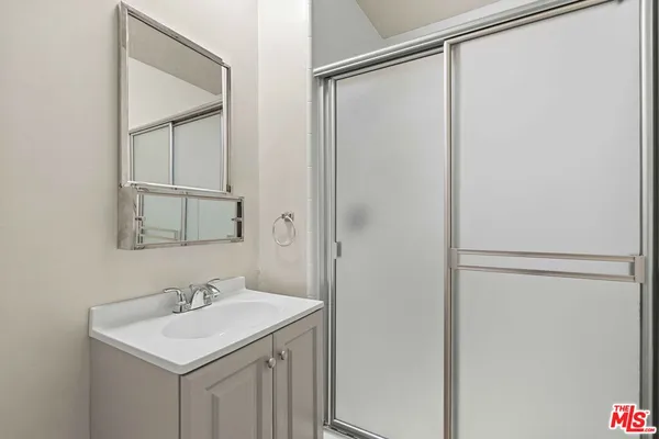 $3,450 | 15540 Moorpark Street, Unit 8, Encino, CA 91436