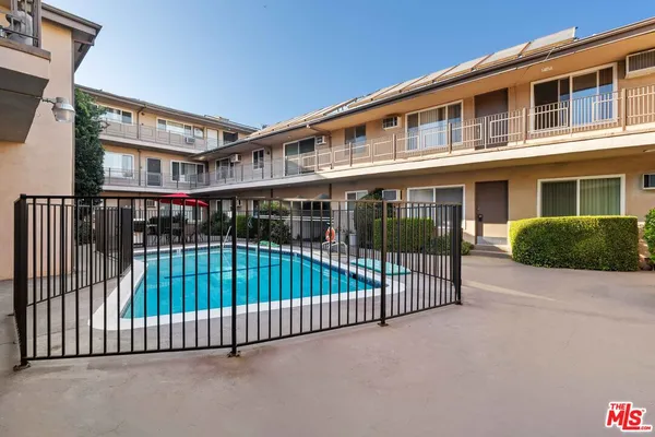 $3,450 | 15540 Moorpark Street, Unit 8, Encino, CA 91436