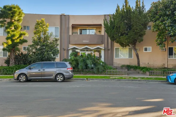 $3,450 | 15540 Moorpark Street, Unit 8, Encino, CA 91436