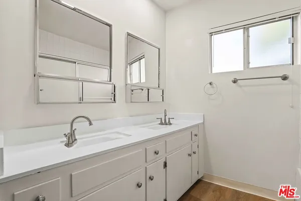 $3,450 | 15540 Moorpark Street, Unit 8, Encino, CA 91436