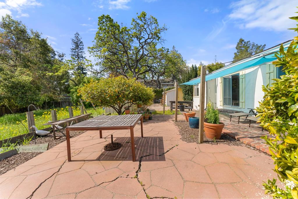 2101 Sharon Road Menlo Park, CA 94025 - Photo 21 of 31 a view of a backyard with sitting area