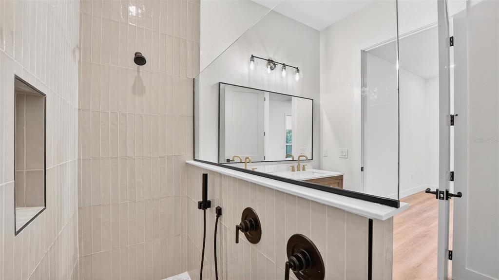 257 Lago Vista Street DeBary, FL 32713 - Photo 26 of 35 a close view of cabinet