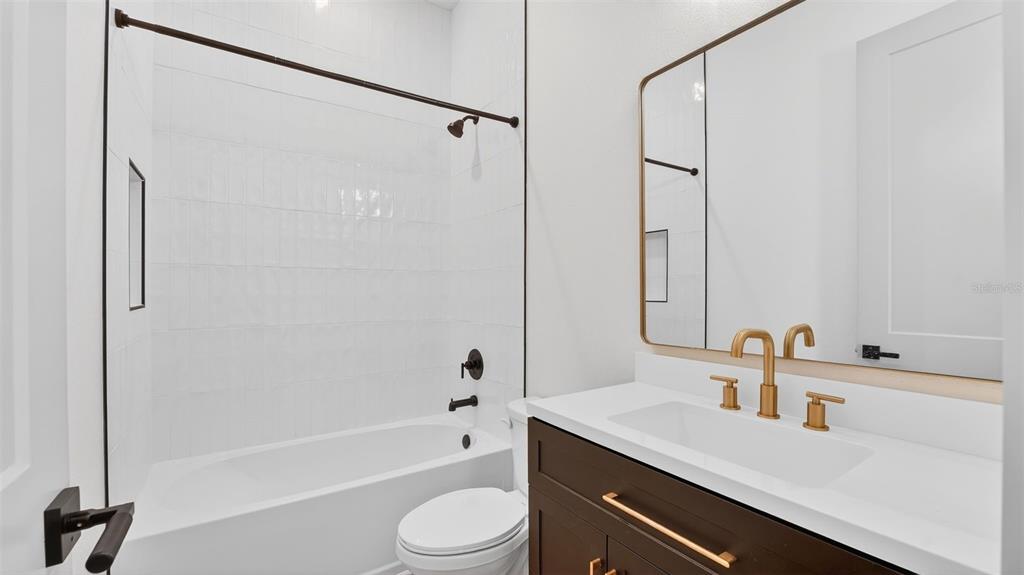 257 Lago Vista Street DeBary, FL 32713 - Photo 29 of 35 a bathroom with a sink a toilet and a bathtub