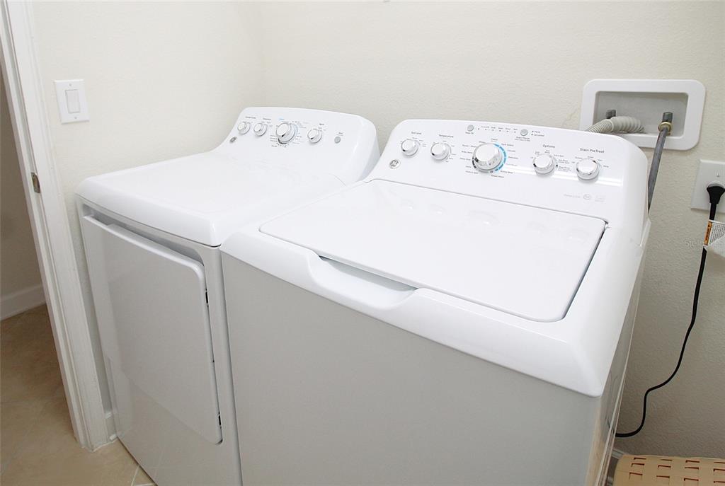 3752 Quaint Lane Clermont, FL 34711 - Photo 23 of 49 a utility room with dryer and washer