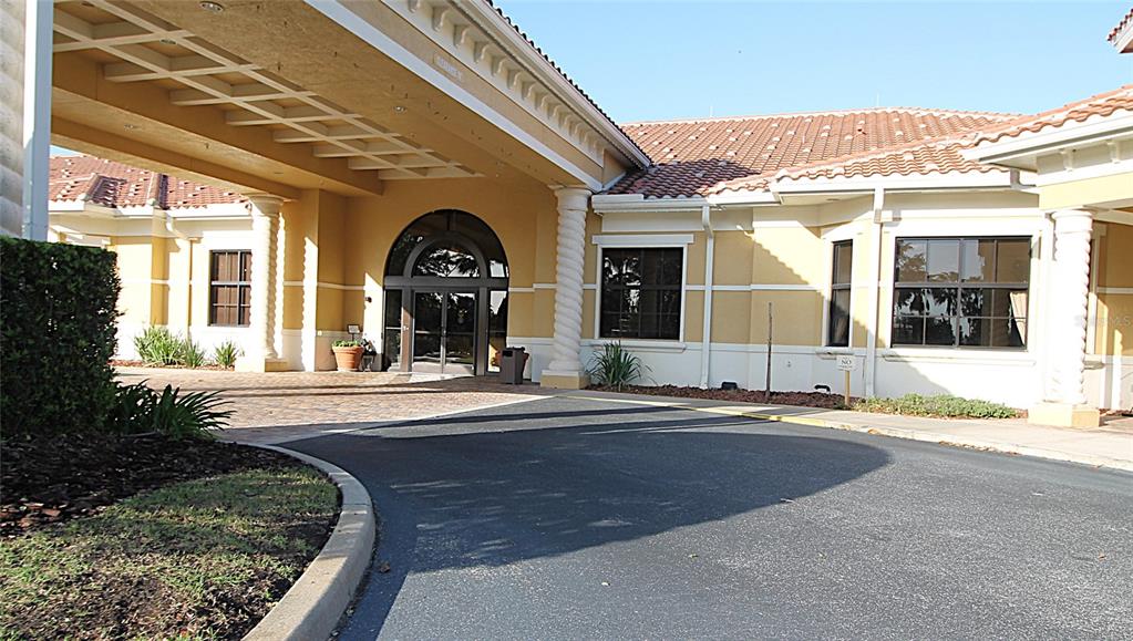 3752 Quaint Lane Clermont, FL 34711 - Photo 36 of 49 a view of a building with entrance gate