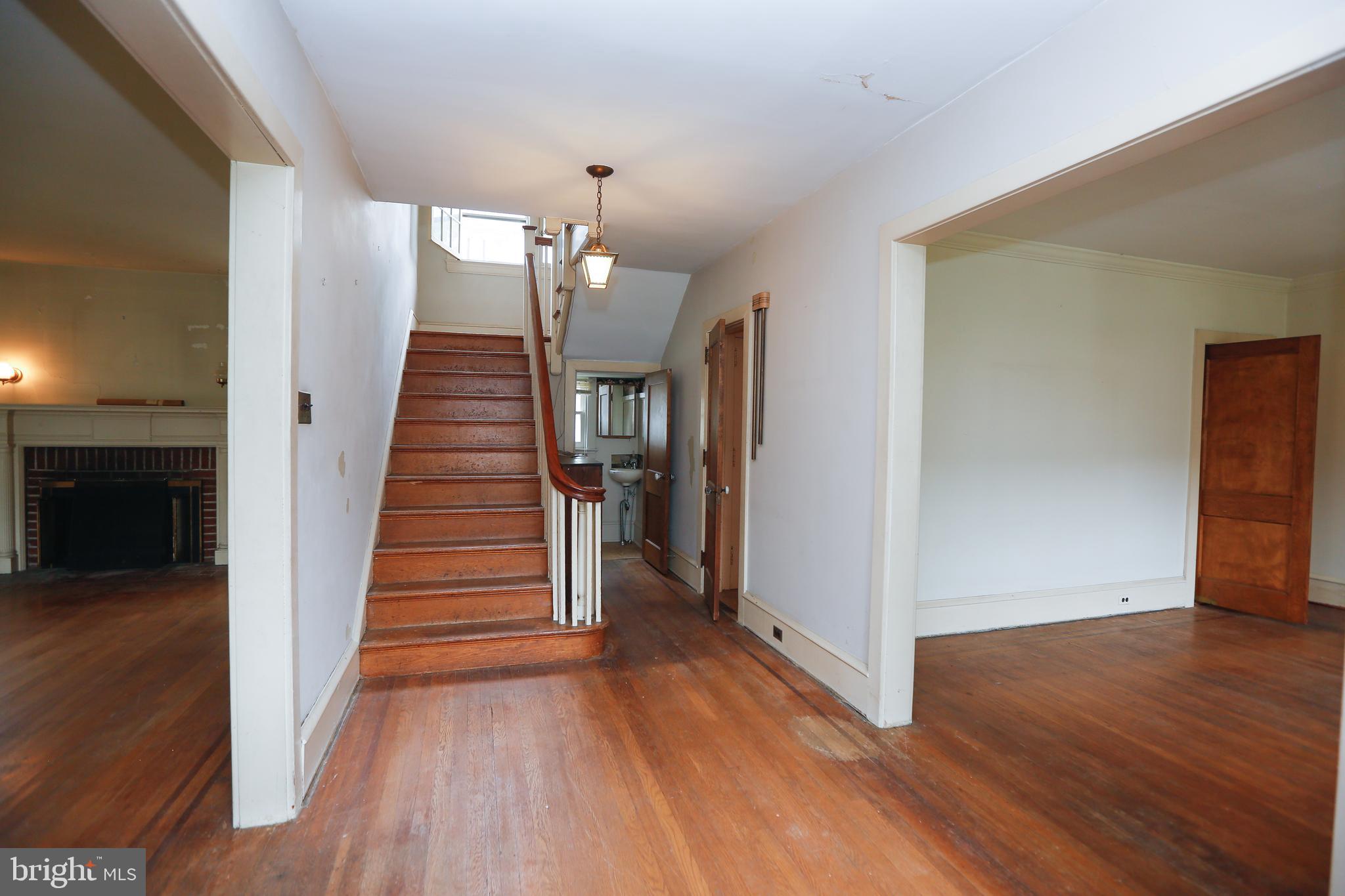 106 Sutton Road Ardmore, PA 19003 - Photo 2 of 52 Foyer