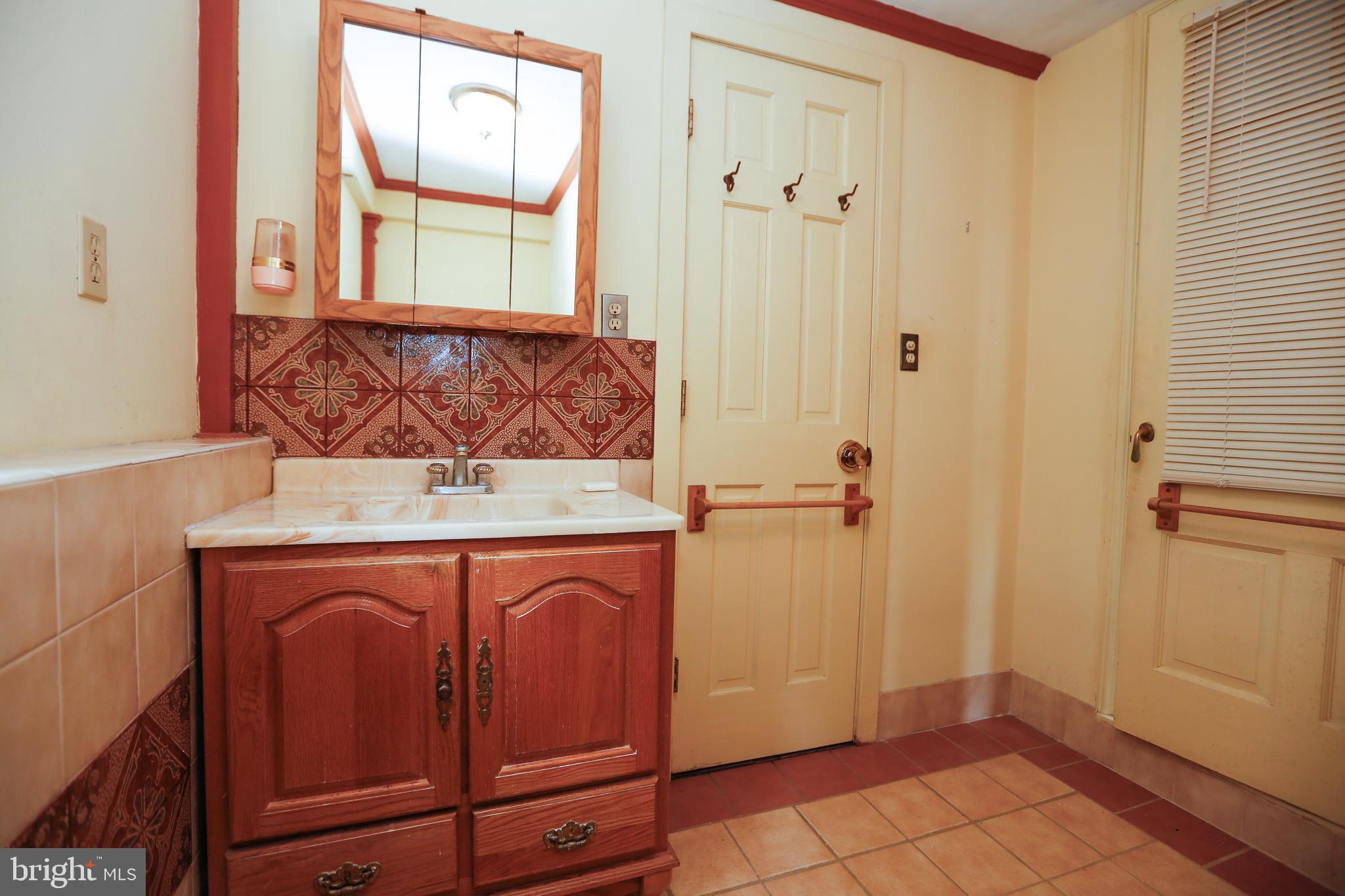 106 Sutton Road Ardmore, PA 19003 - Photo 26 of 52 2nd floor full bath