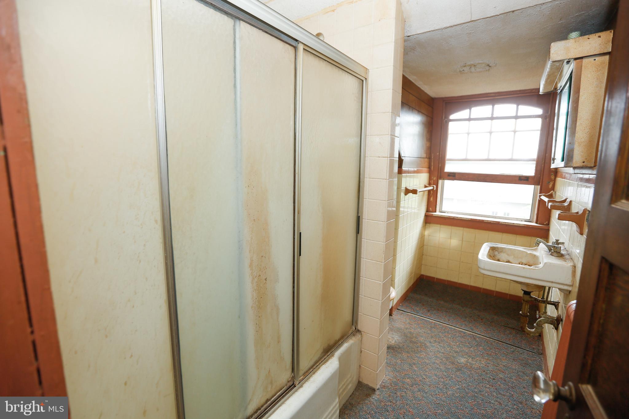 106 Sutton Road Ardmore, PA 19003 - Photo 43 of 52 3rd floor - full bath