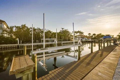$1,735,000 | 608 Gladstone Lane, Holmes Beach, FL 34217
