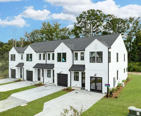 $305,000 | 348 Bremerton Drive, Goose Creek, SC 29445