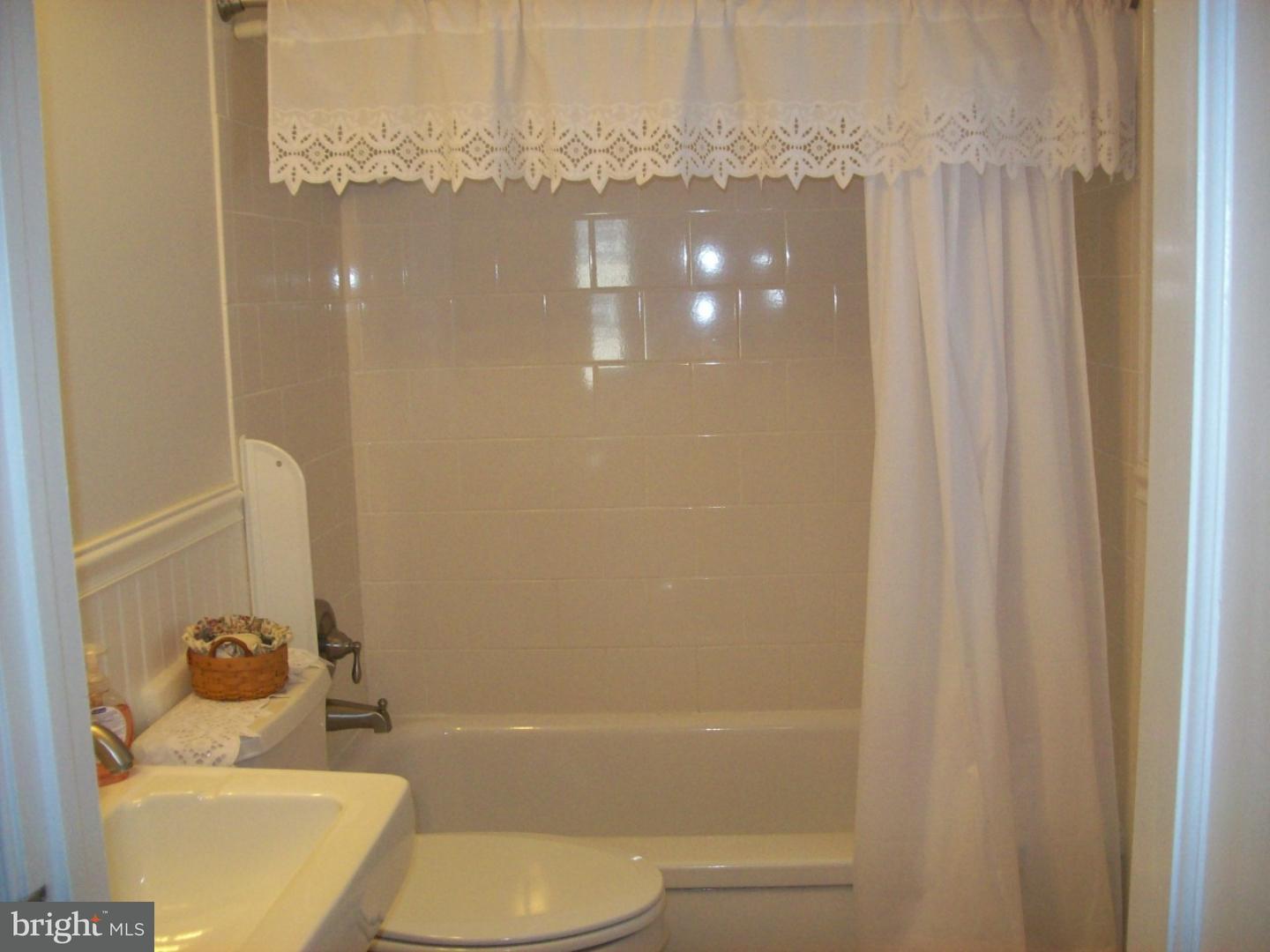 109 Redford Road Oreland, PA 19075 - Photo 11 of 19 Bathroom