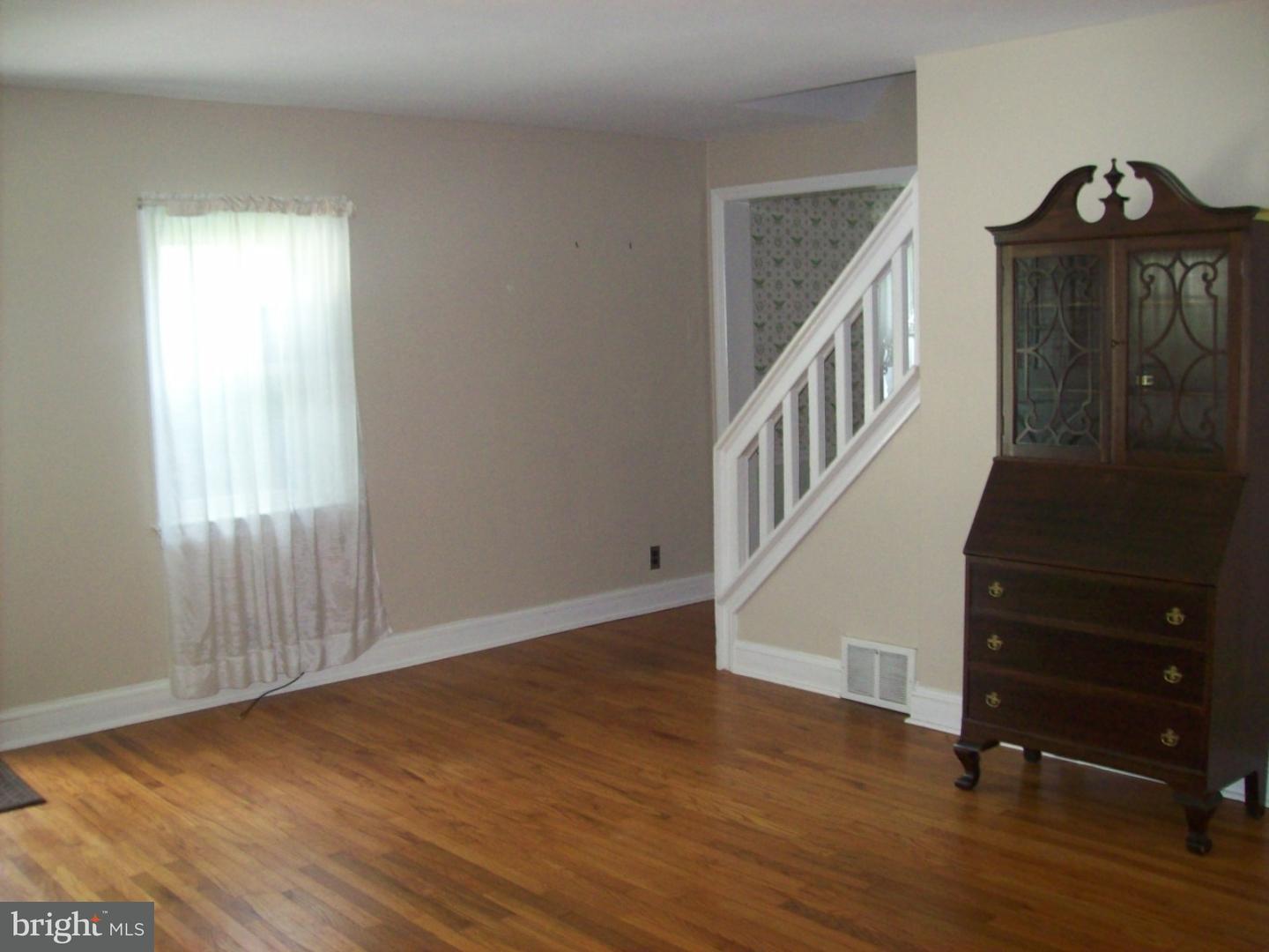 109 Redford Road Oreland, PA 19075 - Photo 3 of 19 Living Room