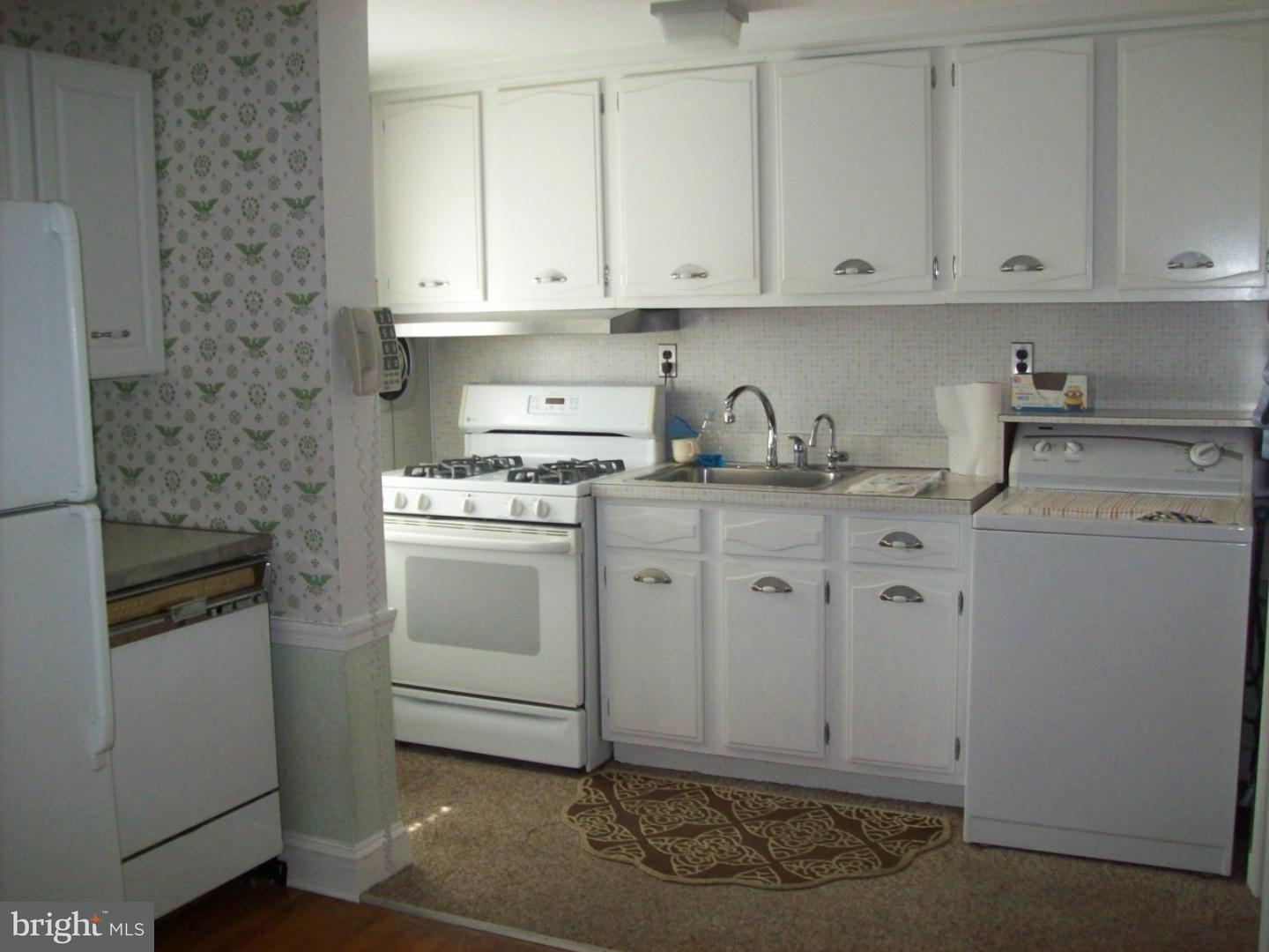 109 Redford Road Oreland, PA 19075 - Photo 5 of 19 Kitchen