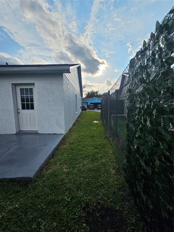 1025 Clovercrest Road Orlando, FL 32811 - Photo 24 of 27 a backyard of a house with lots of green space