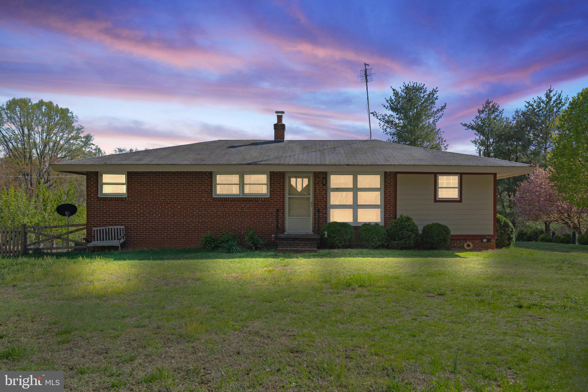 571 Richmond Road Amissville, VA 20106 - Photo 2 of 23 a front view of a house with garden