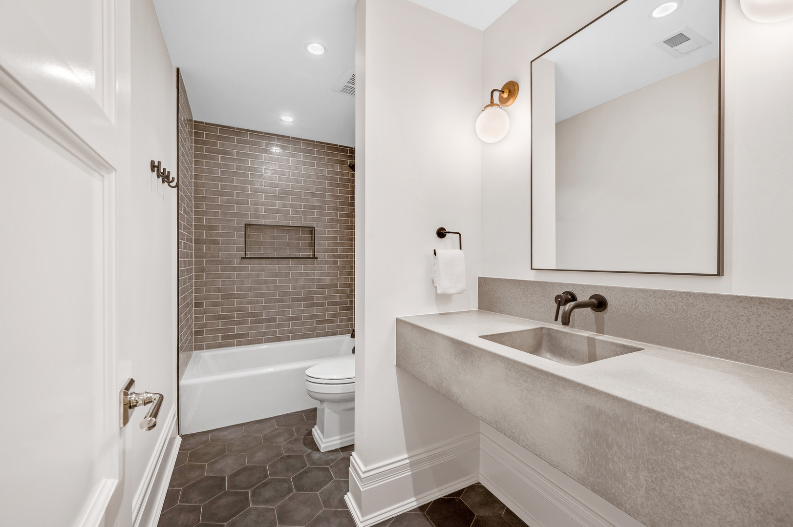 3632 North Magnolia Avenue Chicago, IL 60613 - Photo 41 of 58