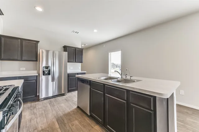 $2,200 | 16524 Cascading Pnes Court, Conroe, TX 77302