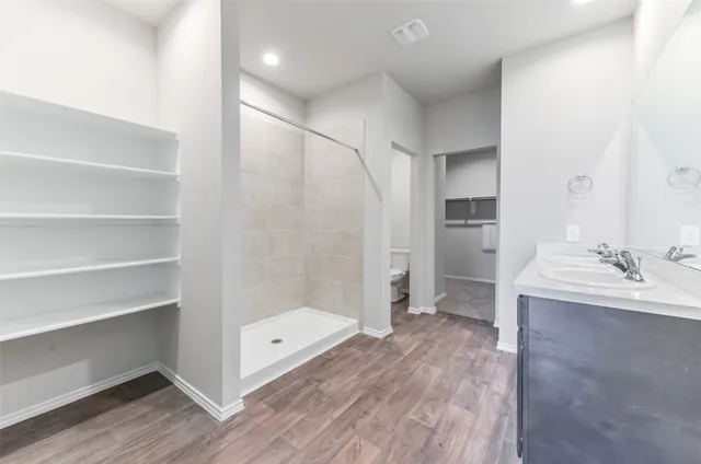 $2,200 | 16524 Cascading Pnes Court, Conroe, TX 77302