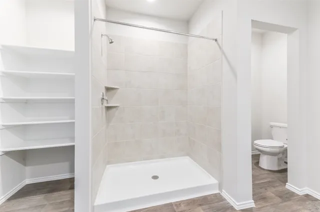 $2,200 | 16524 Cascading Pnes Court, Conroe, TX 77302