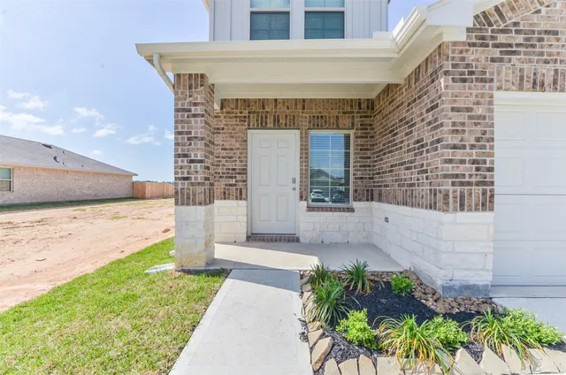 $2,200 | 16524 Cascading Pnes Court, Conroe, TX 77302