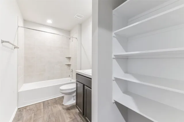 $2,200 | 16524 Cascading Pnes Court, Conroe, TX 77302