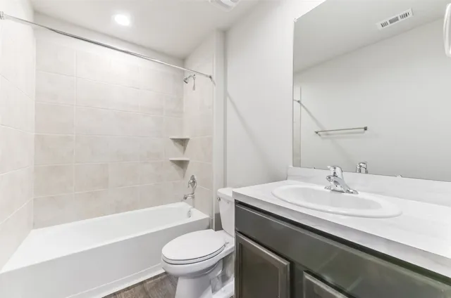 $2,200 | 16524 Cascading Pnes Court, Conroe, TX 77302