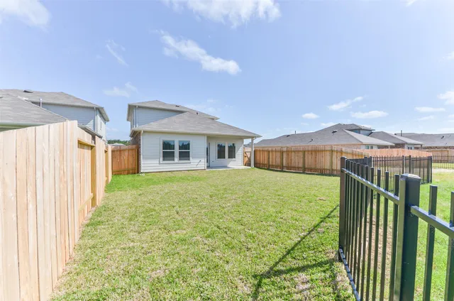 $2,200 | 16524 Cascading Pnes Court, Conroe, TX 77302