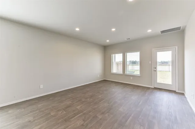 $2,200 | 16524 Cascading Pnes Court, Conroe, TX 77302