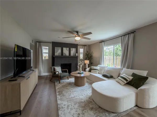 $4,000 | 1813 Southwest 10th Street, Unit 1813, Fort Lauderdale, FL 33312
