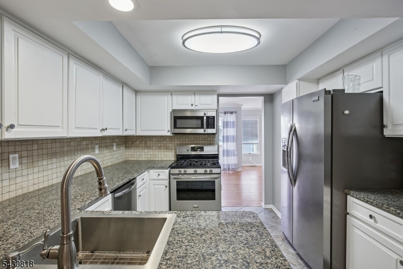 13 Eton Court Bedminster, NJ 07921 - Photo 3 of 48