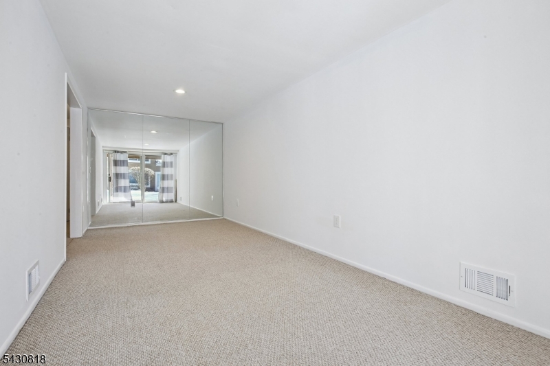 13 Eton Court Bedminster, NJ 07921 - Photo 34 of 48