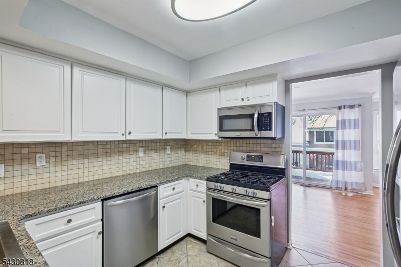 13 Eton Court Bedminster, NJ 07921 - Photo 5 of 48