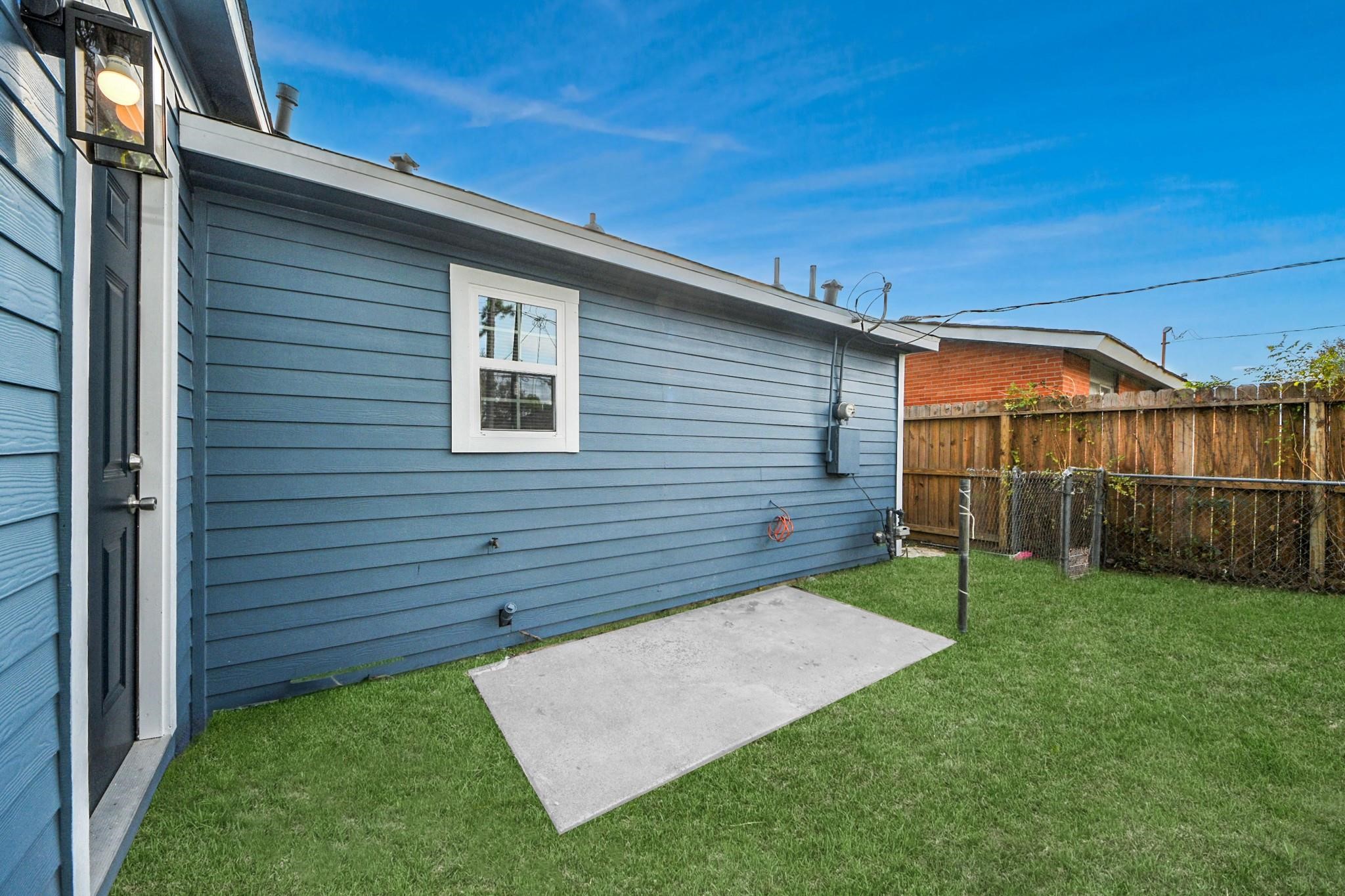 6511 Mohawk Street Houston, TX 77016 - Photo 30 of 32 Backyard