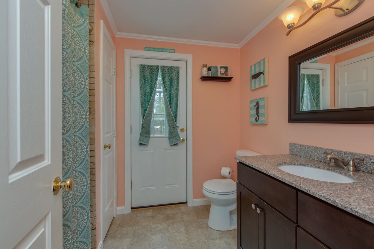 265 Hampstead Road Derry, NH 03038 - Photo 29 of 37