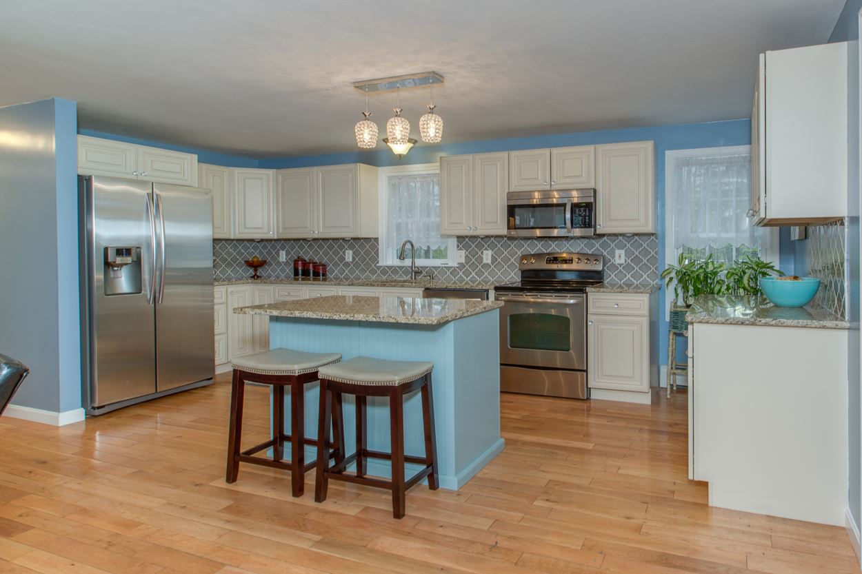 265 Hampstead Road Derry, NH 03038 - Photo 5 of 37
