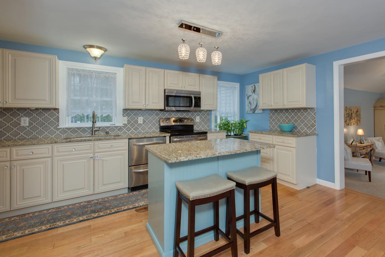 265 Hampstead Road Derry, NH 03038 - Photo 6 of 37