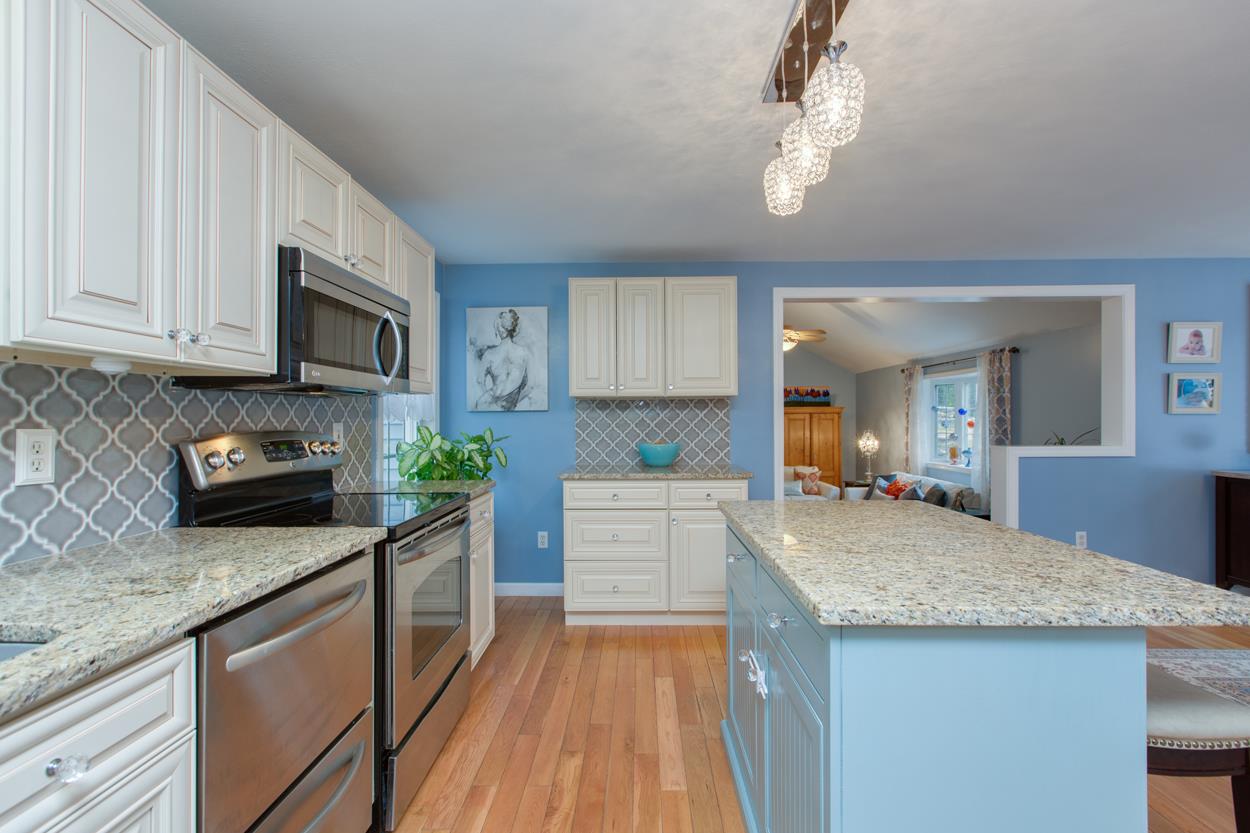 265 Hampstead Road Derry, NH 03038 - Photo 7 of 37
