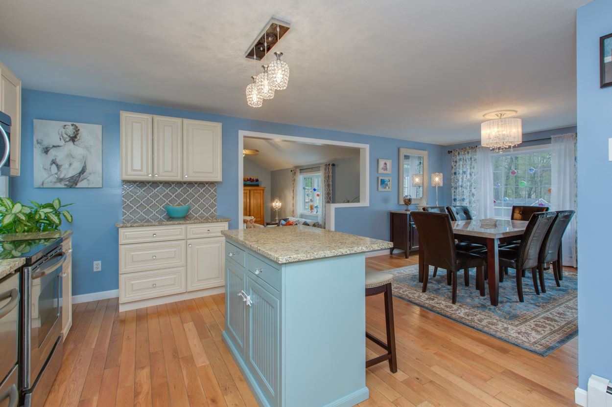 265 Hampstead Road Derry, NH 03038 - Photo 8 of 37