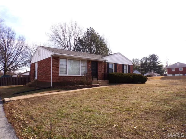 $183,000 | 860 Graham Road, Florissant, MO 63031