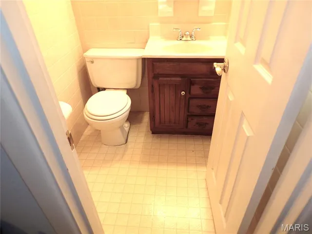 $183,000 | 860 Graham Road, Florissant, MO 63031