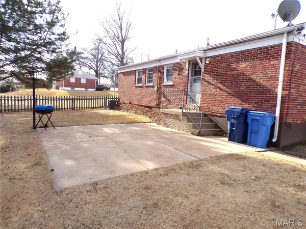 $183,000 | 860 Graham Road, Florissant, MO 63031