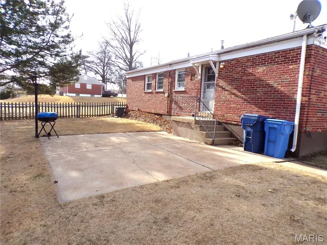 $183,000 | 860 Graham Road, Florissant, MO 63031