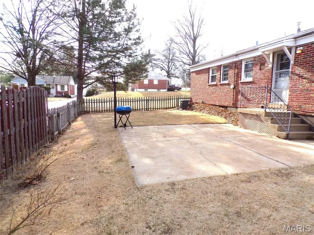 $183,000 | 860 Graham Road, Florissant, MO 63031