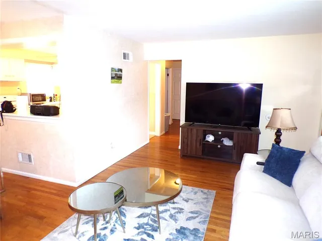 $183,000 | 860 Graham Road, Florissant, MO 63031