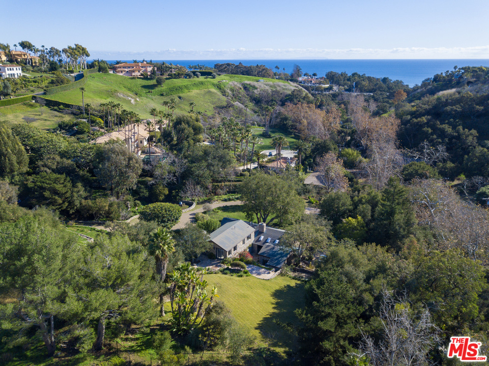 6208 Delaplane Road Malibu, CA 90265 - Photo 3 of 39