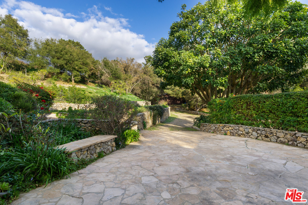 6208 Delaplane Road Malibu, CA 90265 - Photo 26 of 39