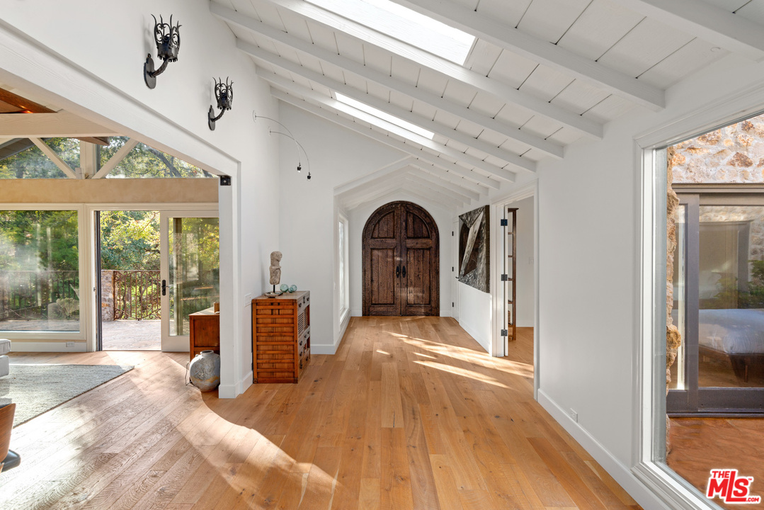 6208 Delaplane Road Malibu, CA 90265 - Photo 7 of 39