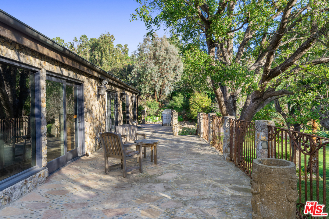 6208 Delaplane Road Malibu, CA 90265 - Photo 10 of 39